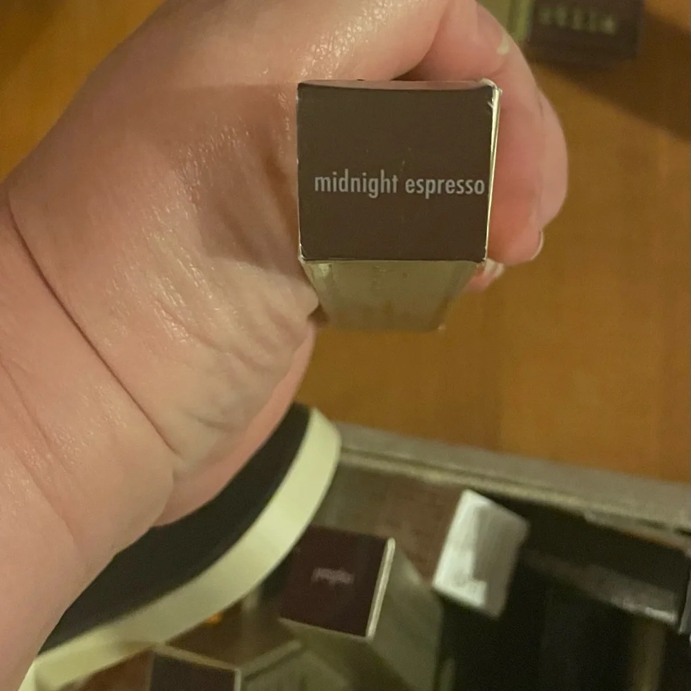 NIB Stila Suede Shade liquid eyeshadow Midnight Espresso Dark Brown FULL SIZE